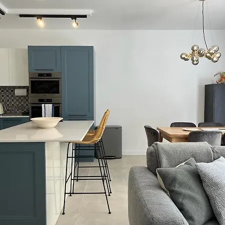 Apartment Luxurious Living